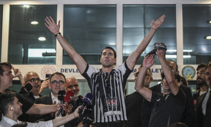 Vlahović spektakularno predstavljen u Istanbulu! Srbin poslao moćnu poruku hiljadama navijača na stadionu Tirpraš!