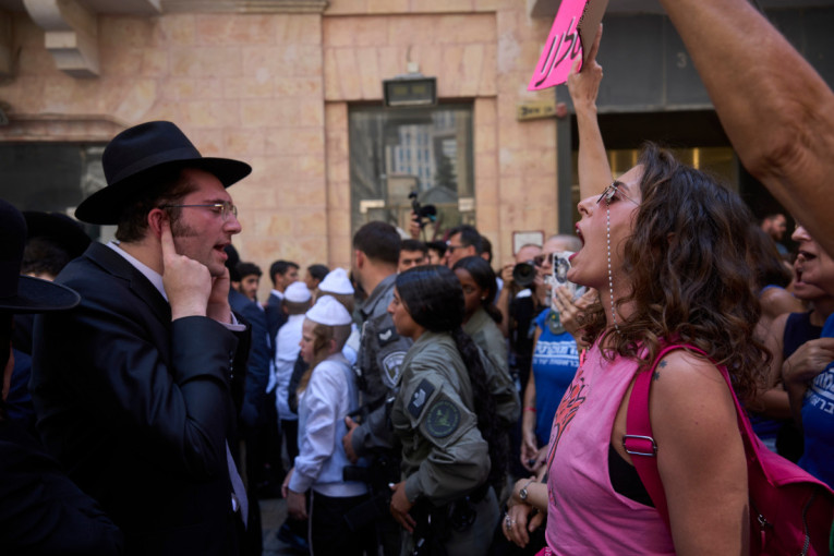 Haos u Jerusalimu: Ultraortodoksni Jevreji protestovali ispred kafića koji radi subotom (FOTO)