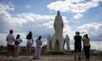 Malo selo, a velika statua: U Poljskoj otkrivena najviša statua Device Marije u Evropi
