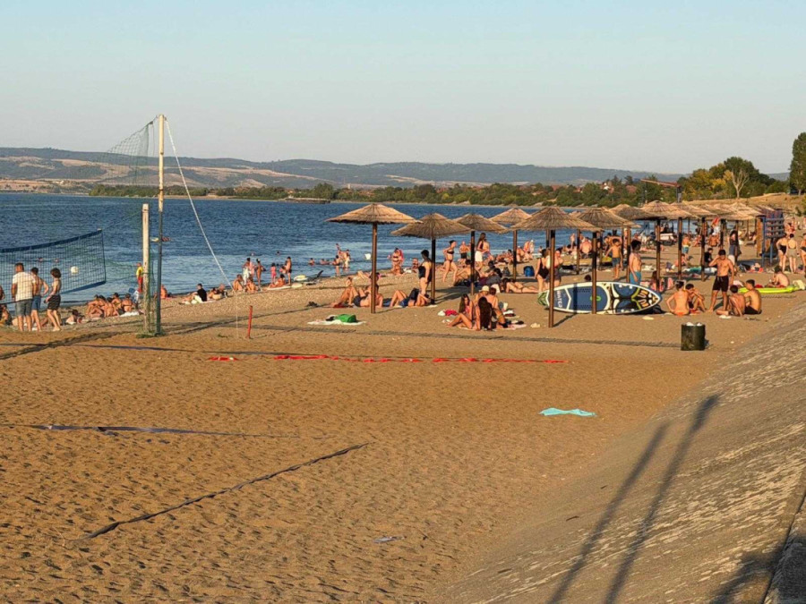 Ovo je srpsko more! Prelepa plaža na istoku Srbije privlači turiste (FOTO)