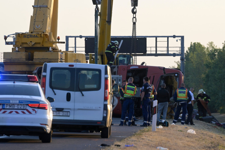 Poljska šalje specijalni avion u Mađarsku: Tusk doneo odluku nakon stravične autobuske nesreće