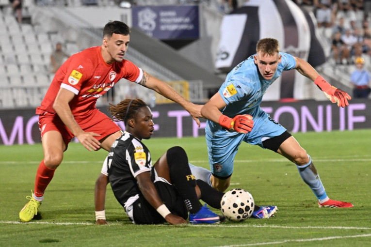 Partizan nemoćan i sa igračem više: Pogledajte hajlajtse poraza crno-belih od Radničkog (VIDEO)