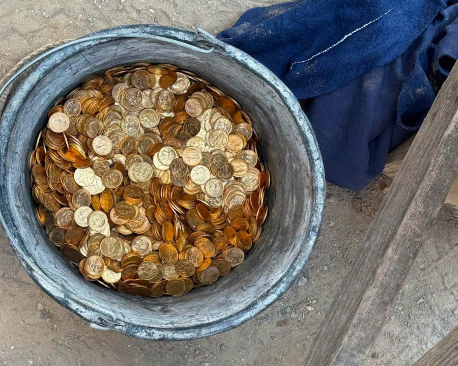 Kopali zbog kanalizacije, a onda im se ukazalo 9 miliona evra! Razvalili zid i pronašli blago o kakvom se samo sanja(FOTO)