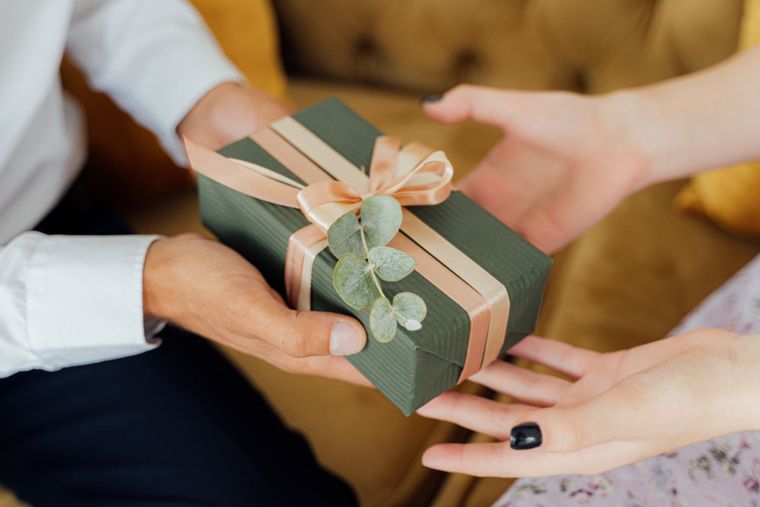 Ljubav ili manipulacija? Prepoznajte "love bombing" na vreme i postavite granice