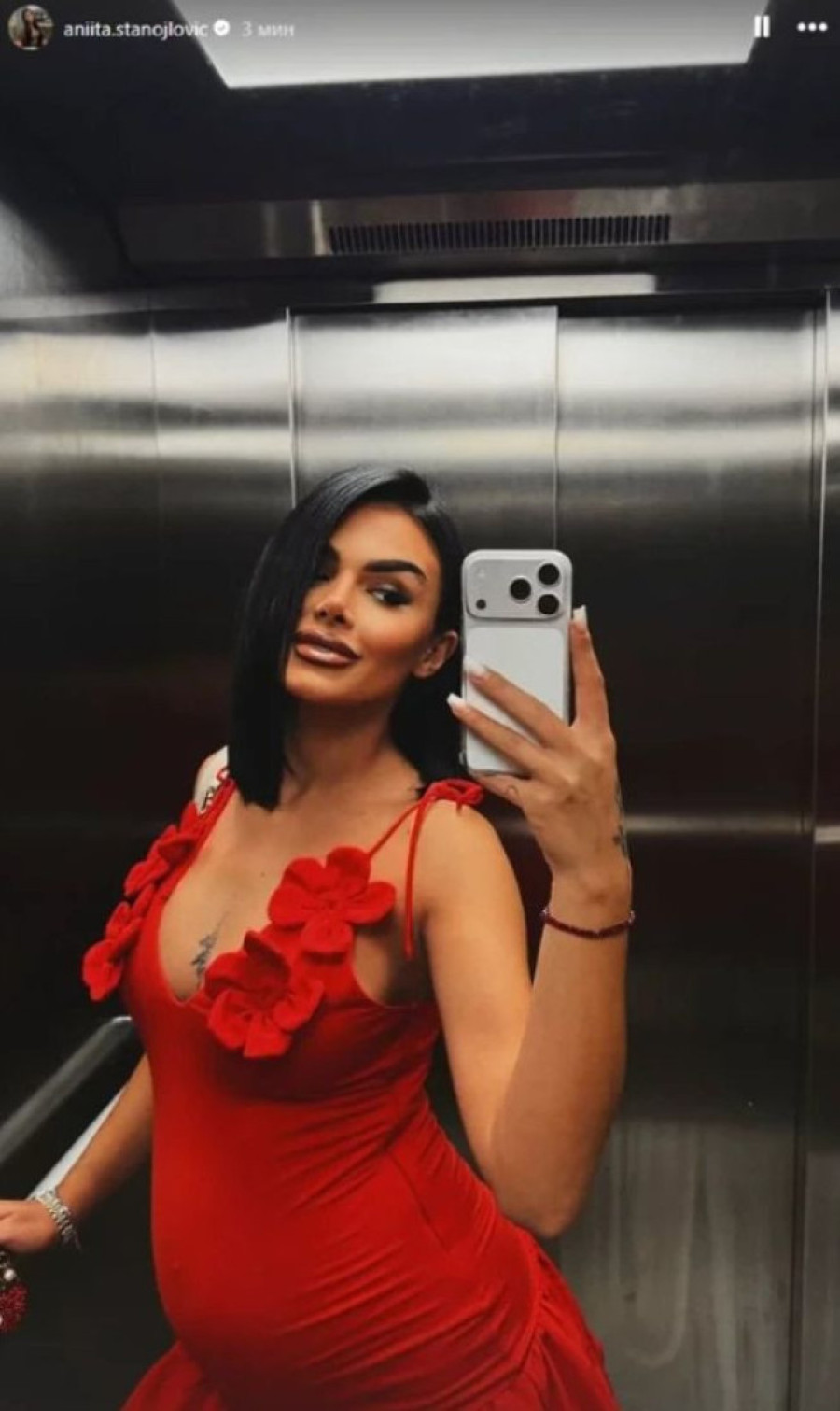Trudna Anita u uskoj, crvenoj haljini: Pokazala kako izgleda u osmom mesecu! (FOTO)