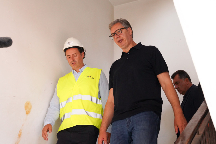 Vučić obišao radove na GAK Višegradska: Porodilište gotovo do marta 2028!