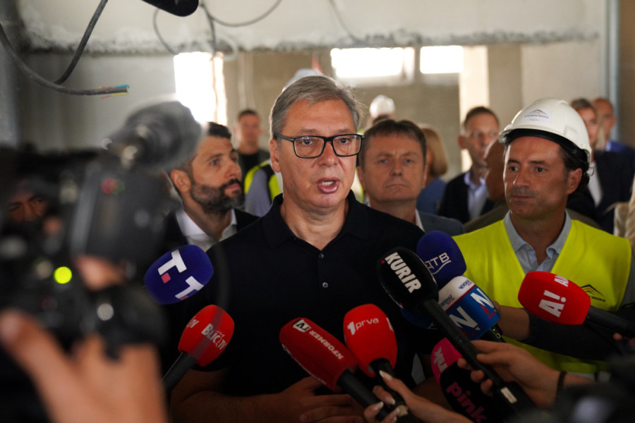Vučić obišao radove na GAK Višegradska: Porodilište gotovo do marta 2028!