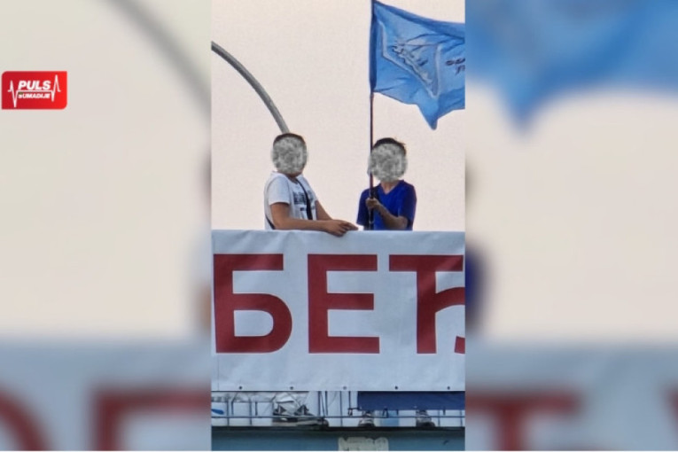 Deca na političkoj straži: Maloletnici noću dežuraju na plavom mostu! Zašto?!