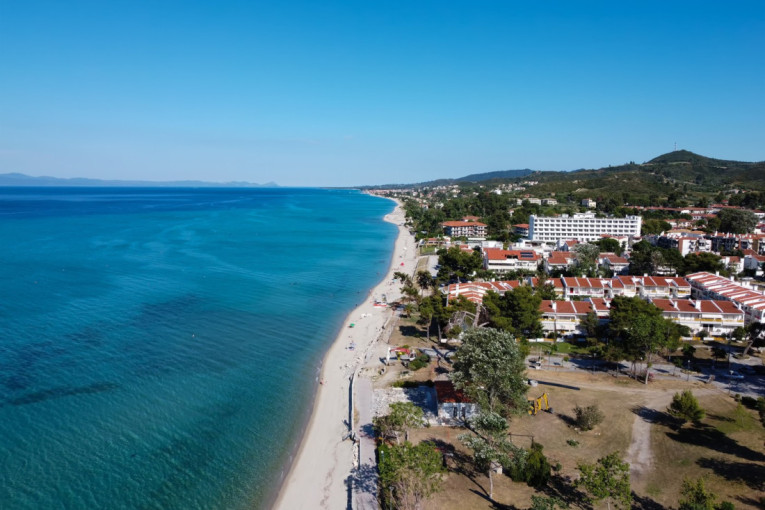 Hanioti usred sezone ostao bez vode! Meštani besni, turisti očajni, danima se nisu okupali