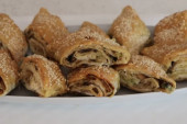 Recept dana: Hrskava posna pita sa šampinjonima koja se može spremati i na ulju i na vodi