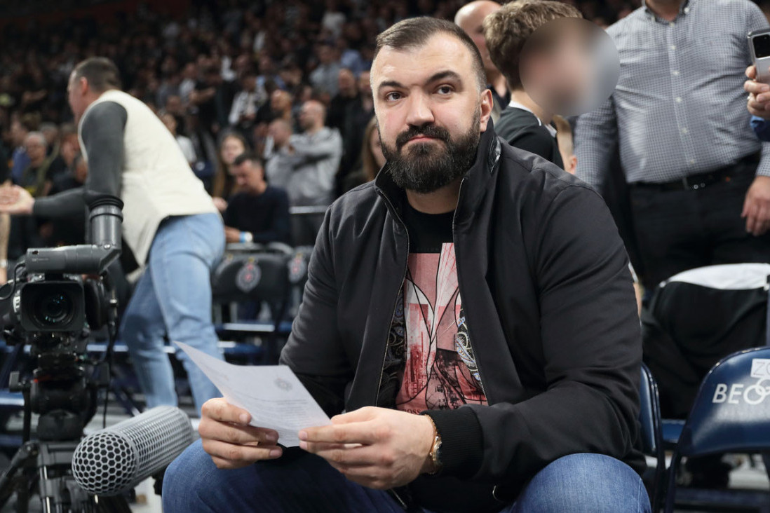 Detalji Pekmenovog odmora s novom ženom: Evo gde se tačno baškare i koliko to košta!