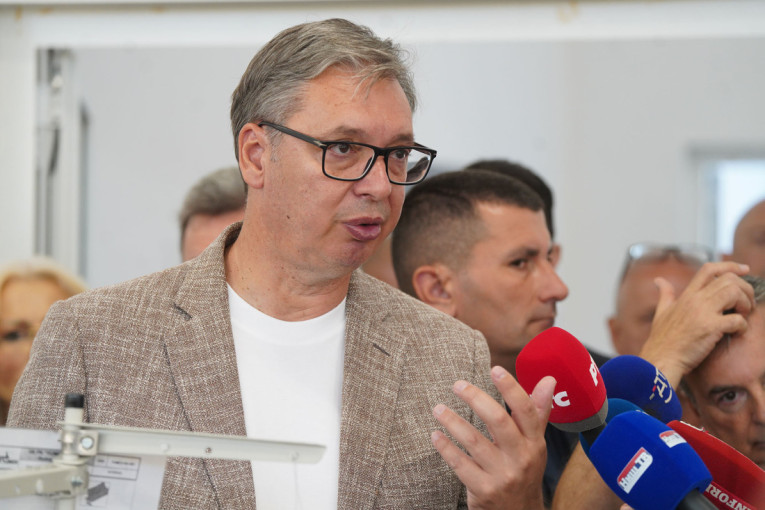 Vojska Srbije dobija veliko pojačanje: Vučić najavio 40 lovaca i nove raketne sisteme!