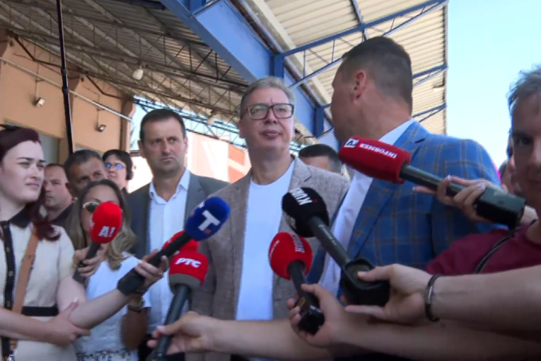 Vučić posetio porodicu Filipović: Ovoliko dece možete videti samo u ovakvim domaćinstvima (FOTO/VIDEO)