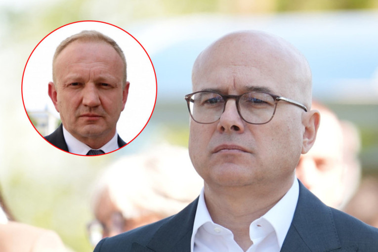 Đilas deli moralne lekcije sa "holideja", Vučević mu brutalno odgovorio: Umesto vrtića trpao je pare u džep