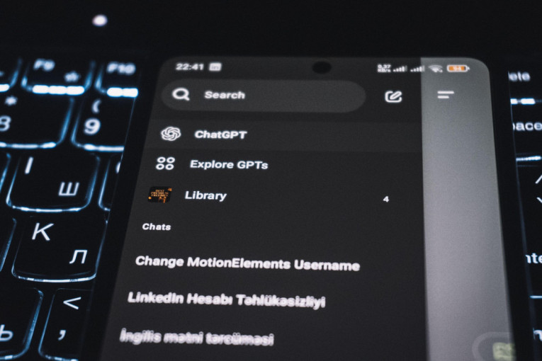 OpenAI menja ChatGPT za tinejdžere: Uvode se nova pravila za bezbednije korišćenje