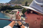 Brena gledala kako mladić skače sa mosta: Isplivao hit snimak! (VIDEO)