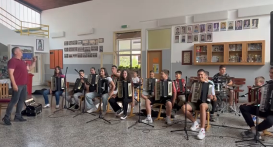 "Bre gidi džanum" svira nova generacija: Dragana Kojića Kebu podržali mladi harmonikaši
