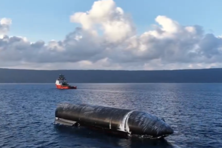 Raketa isplovila iz mora u blizini malog ostrva: Stanovnici prvo mislili da je brod (VIDEO)