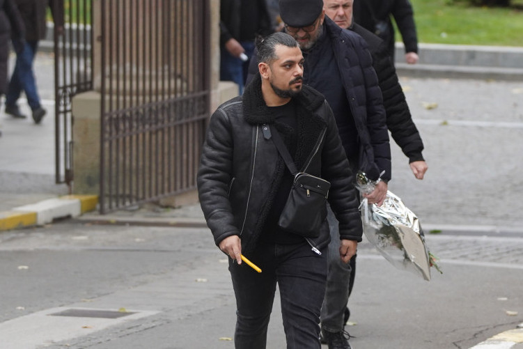 Oglasio se Bora Santana nakon što mu je umor otac: "Loše sam, čekam da ga brat preveze iz Crne Gore"