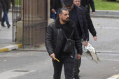 Oglasio se Bora Santana nakon što mu je umro otac: "Loše sam, čekam da ga brat preveze iz Crne Gore"