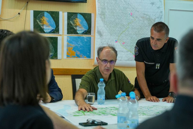 Više od 300 ljudi bije bitku sa vatrom! Macut i Dačić stigli u Deliblatsku peščaru, premijer poslao snažnu poruku