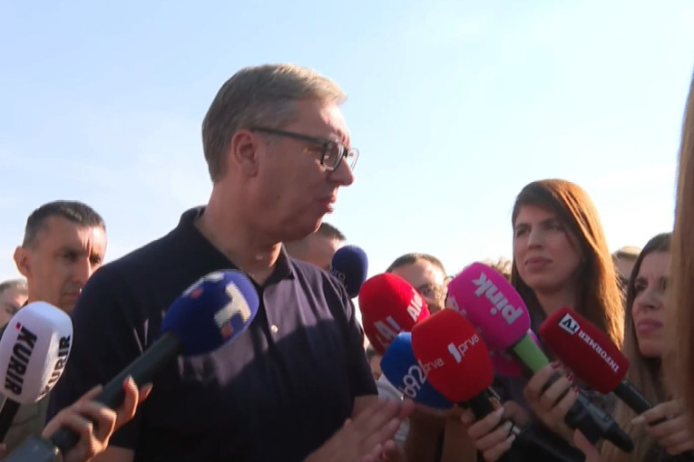 Vučić obilazi čak osam opština širom Srbije: Predsednik stigao u Sremsku Mitrovicu, obilazi radove na auto-putu