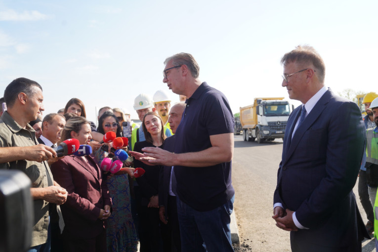 Vučić sa narodom u Ubu! Predsednik poručio: Hvala što ste se suprotstavili uništenju Srbije, očekujem ubedljivu pobedu