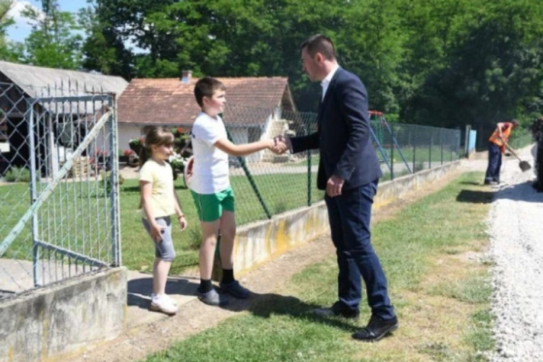 Za vantelesnu oplodnju 300.000 dinara, za prvake 10.000, za vrtić 17.000: Ovako Kraljevo pomaže građanima, otkriva gradonačelnik Terzić