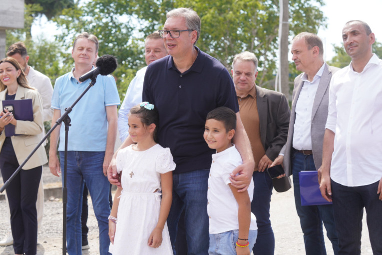 Vučić sa narodom u Ubu! Predsednik poručio: Hvala što ste se suprotstavili uništenju Srbije, očekujem ubedljivu pobedu