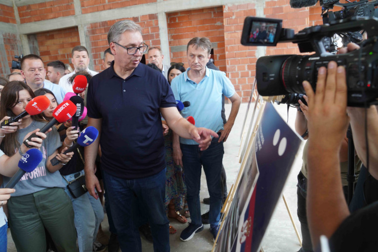 Vučić sa narodom u Ubu! Predsednik poručio: Hvala što ste se suprotstavili uništenju Srbije, očekujem ubedljivu pobedu