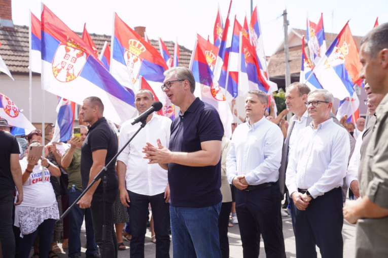 Predsednik Vučić stigao u Leskovac: Danas obilazi Jablanički i Pčinjski okrug!