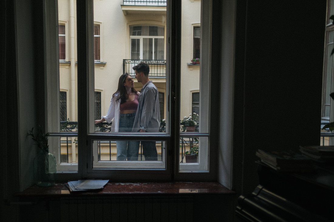 Neće vas uvek poštedeti neprijatnosti: Ove dve navike vas možda nerviraju, ali otkrivaju da je partneru zaista stalo
