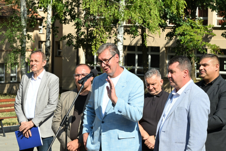 Vučić u Vlasotincu: Ovo bukvalno spasava našu zemlju! Predsednik na otvaranju Trening centra za dualno obrazovanje (FOTO/VIDEO)