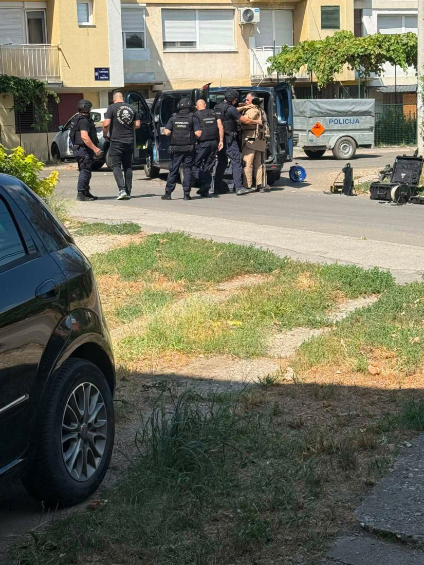 Drama u Kotežu, blokirano pola naselja: Postavljena bomba, na terenu jake policijske snage i demineri (FOTO)