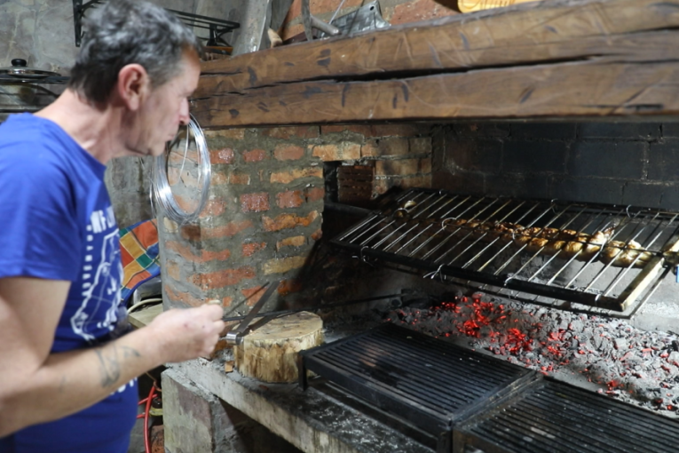 Otkud morska riba u Požegi? Konoba kod Šula nudi specijalitete iz Jadranskog mora, cene egzotične, ali gosti dolaze sa svih strana! (VIDEO)