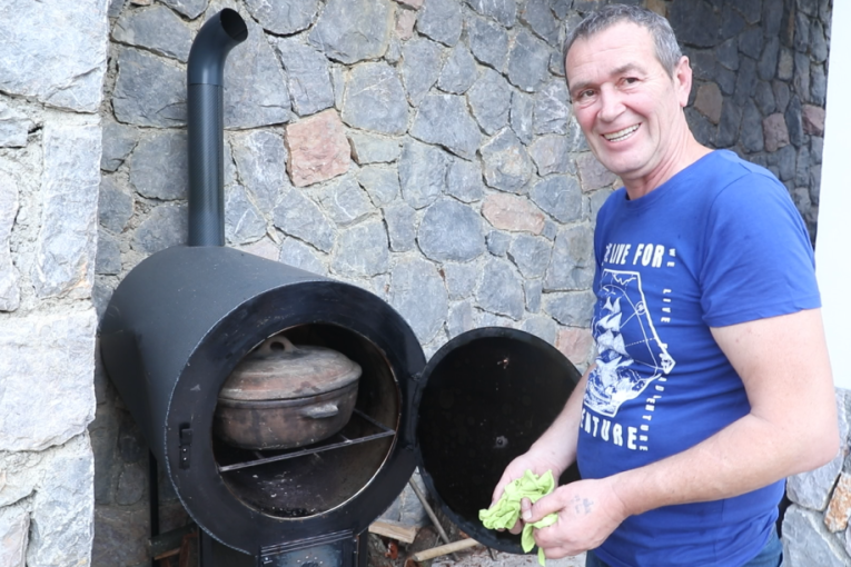 Otkud morska riba u Požegi? Konoba kod Šula nudi specijalitete iz Jadranskog mora, cene egzotične, ali gosti dolaze sa svih strana! (VIDEO)