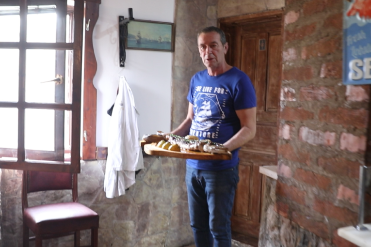 Otkud morska riba u Požegi? Konoba kod Šula nudi specijalitete iz Jadranskog mora, cene egzotične, ali gosti dolaze sa svih strana! (VIDEO)