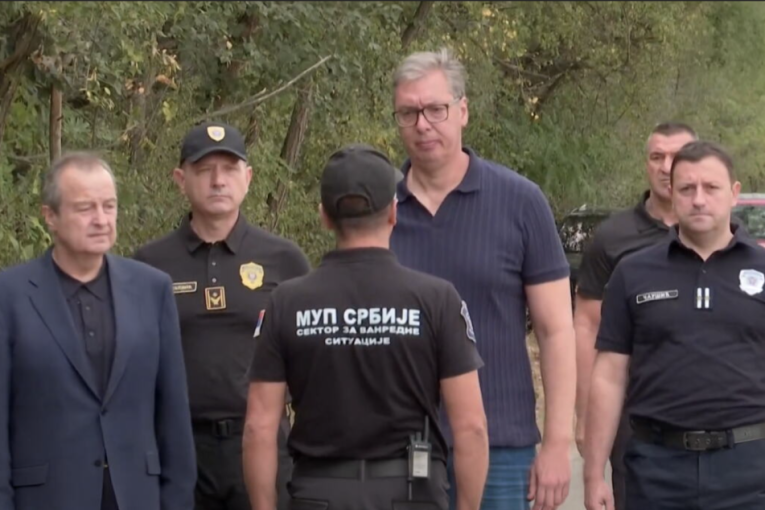 „Sram ih bilo, vatrogasci ovde rizikuju živote!“ Vučić odgovorio blokaderima na tvrdnje da je Deliblatska peščara namerno puštena da izgori