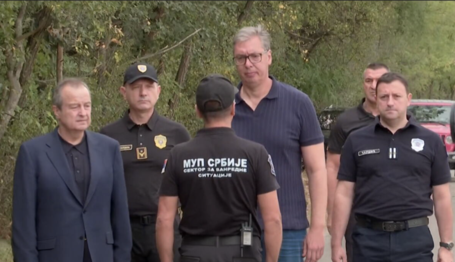 Vučić u Deliblatskoj peščari: Situacija danas mnogo bolja, nemamo žrtava, nijedan objekat nije izgoreo (FOTO)