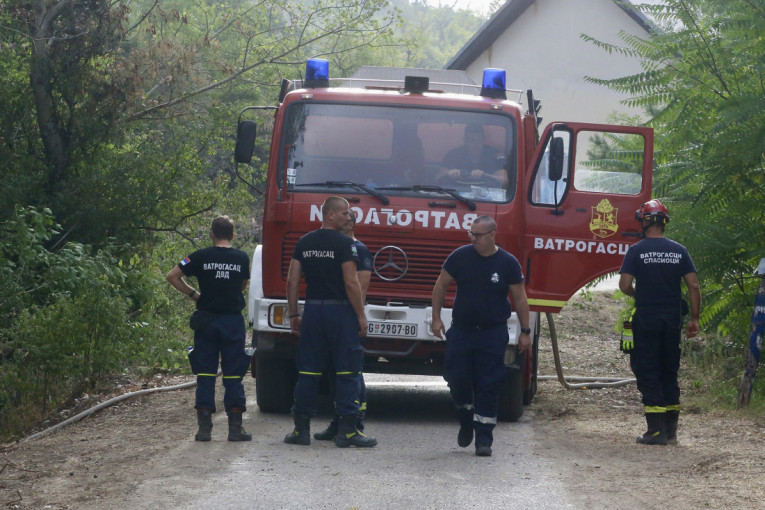 Vatrogasci i oprema iz Nemačke stižu u pomoć u gašenju požara u Deliblatskoj peščari