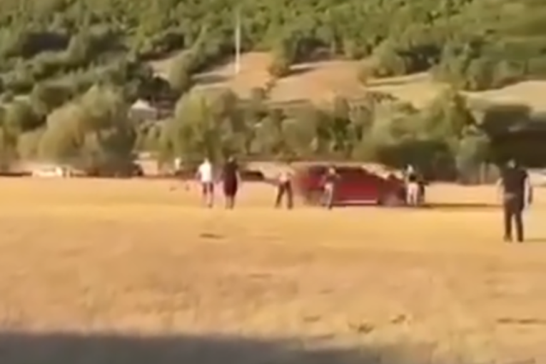 Uhapšen monstrum: Kolima gazio ljude na konjičkim trkama, povređeno troje (VIDEO)