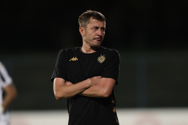 Saša Ilić pobegao u svlačionicu: Trener Partizana bez izjave nakon bruke u Lučanima!