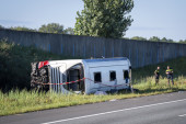 Prevrnuo se autobus pun đaka u Holandiji: Najmanje 20 povređenih, neki u teškom stanju