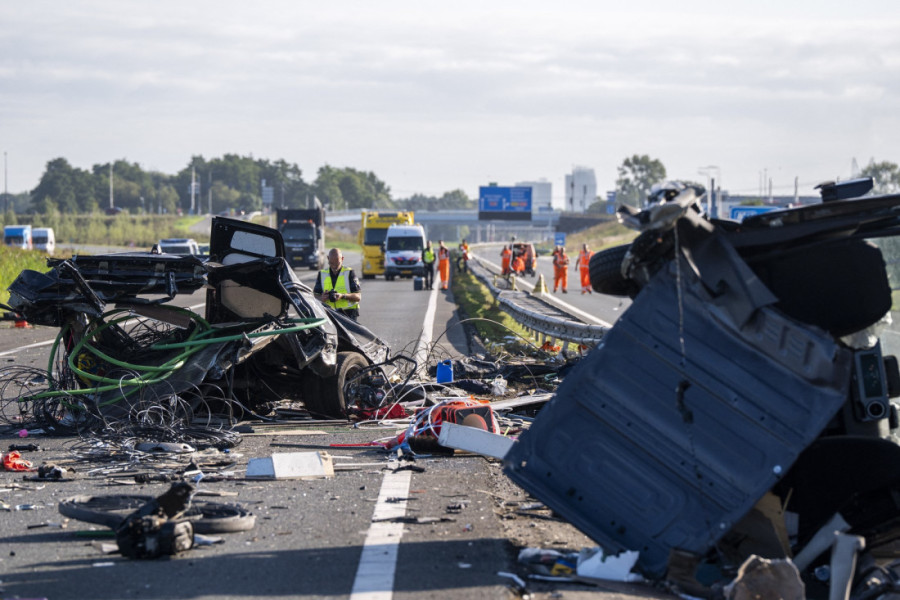 Prevrnuo se autobus pun đaka u Holandiji: Najmanje 20 povređenih, neki u teškom stanju