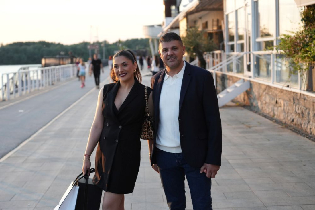 Pevačica posle tajnog venčanja pokazala burmu! Tek da čujete gde se sad baškari (FOTO)