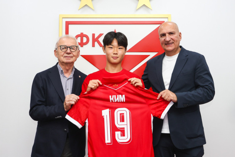 Zvezda predstavila novo pojačanje: Je Gon Kim nastavlja koracima Hvanga i Seola!