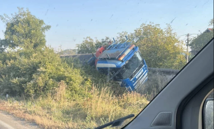 “Dvoje naših kolega je povređeno”: Oglasila se kurirska služba u čijem magacinu je izbio požar u Novom Sadu!