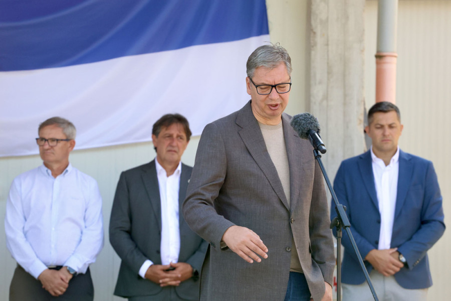 Vučić posetio domaćinstvo porodice Gagić: Krenuli smo da ispunjavamo lokalni put 2,8 kilometara u Lučini i vezu sa Ćićevcem (FOTO/VIDEO)