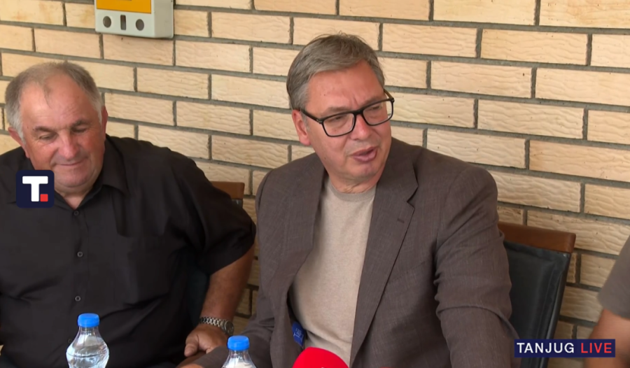Vučić posetio domaćinstvo porodice Gagić: Krenuli smo da ispunjavamo lokalni put 2,8 kilometara u Lučini i vezu sa Ćićevcem (FOTO/VIDEO)