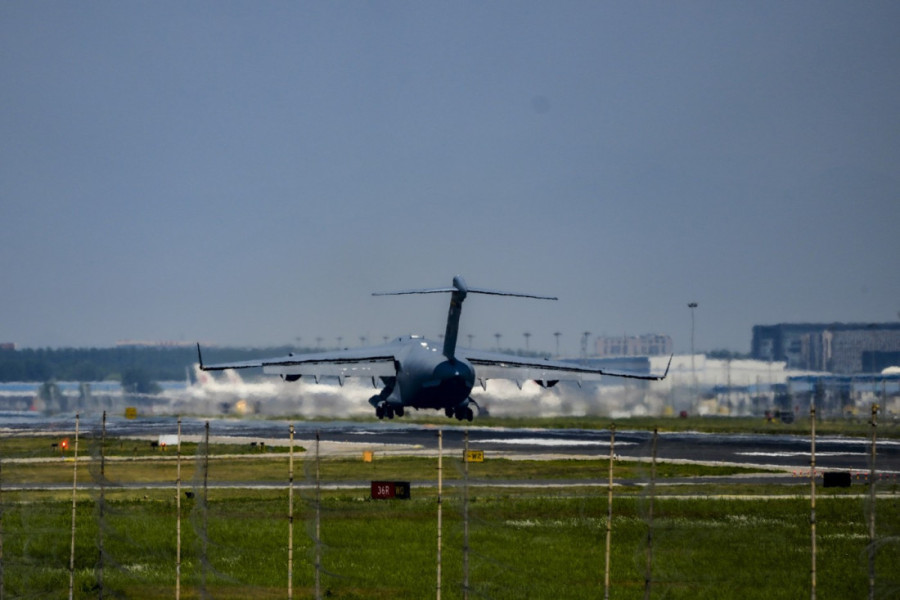 Misterija o kojoj bruji svet: Američki vojni avion sleteo u Moskvu, i Kremlj i Vašington ćute (FOTO)